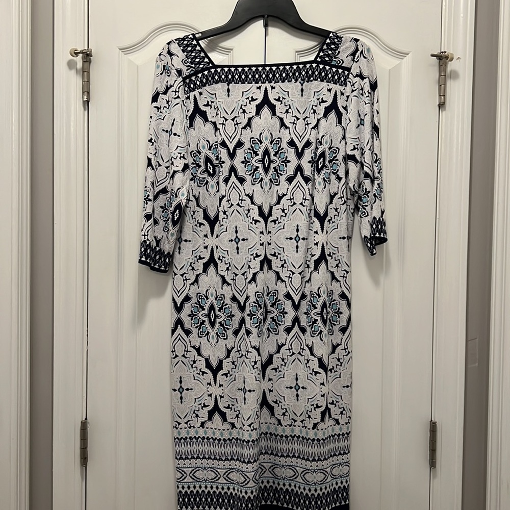 3/4 sleeve dress.  Back goes to a V.